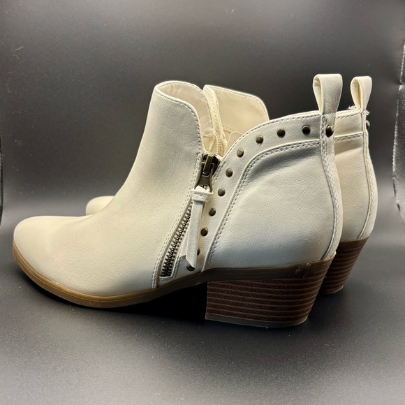Indigo rd. off white/cream booties with studding and side zipper. Excellent 8M - Picture 1 of 10